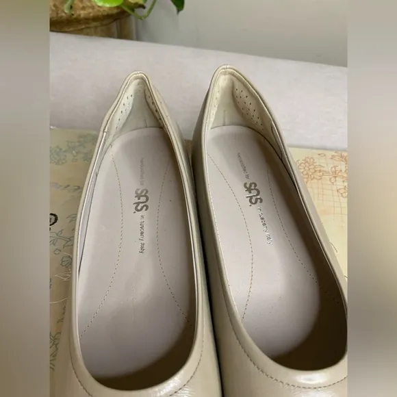 SAS Cream Heels for Versatile Elegance