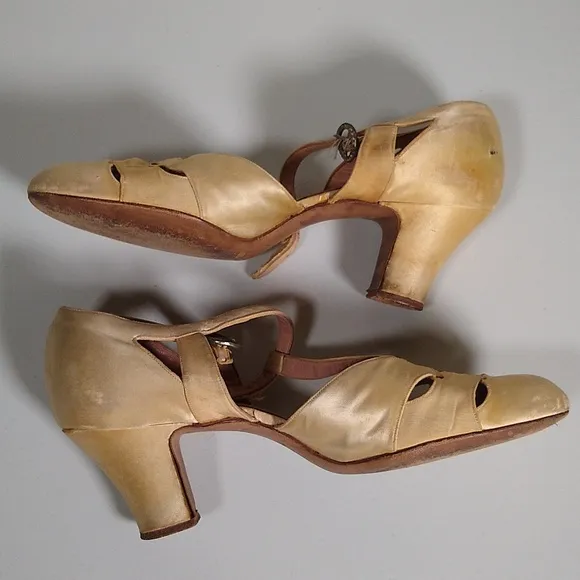 Set of 3 Vintage 1920s-1940s high heel retro shoes