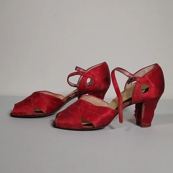 Set of 3 Vintage 1920s-1940s high heel retro shoes