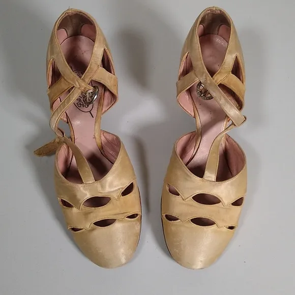 Set of 3 Vintage 1920s-1940s high heel retro shoes