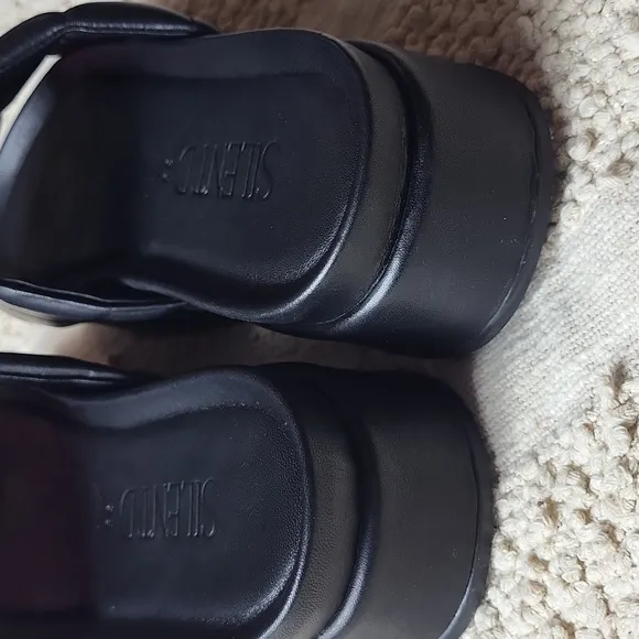 SILENT D Leather Black Quilted Slide Sandals. Size 8.5