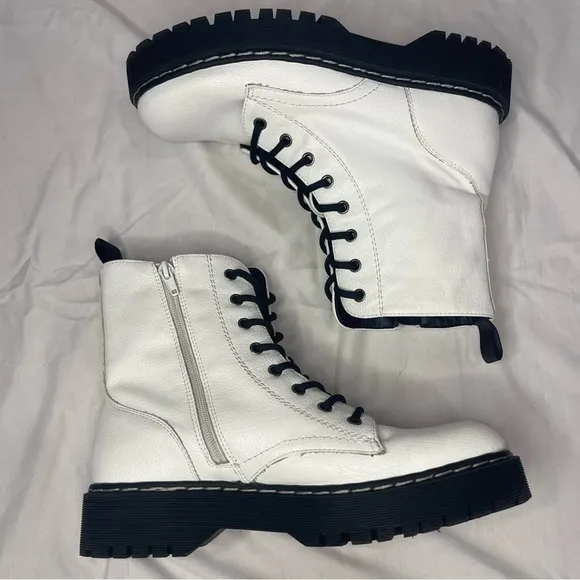 Sincerley Jules Harley white Combat Boot Laceup brand New size 9