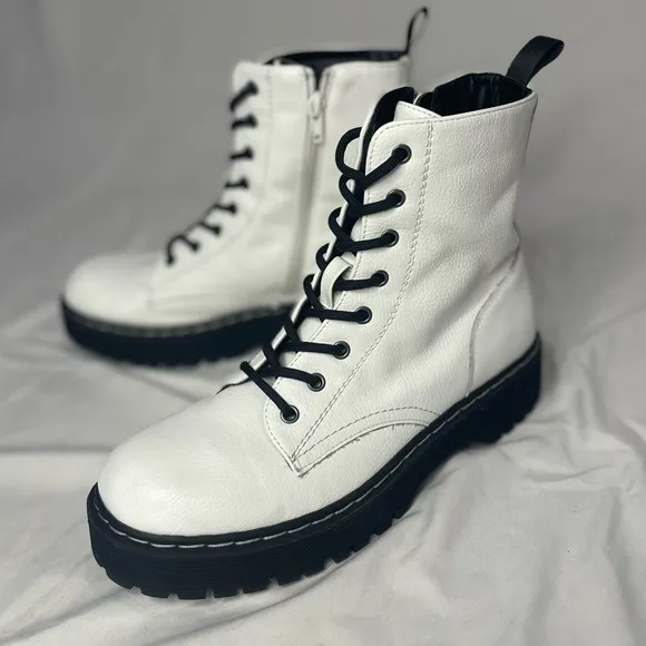 Sincerley Jules Harley white Combat Boot Laceup brand New size 9