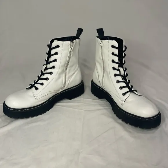 Sincerley Jules Harley white Combat Boot Laceup brand New size 9