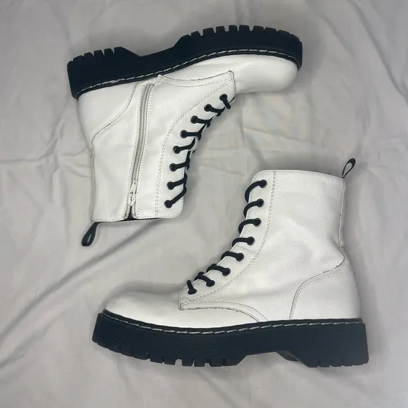 Sincerley Jules Harley white Combat Boot Laceup brand New size 9