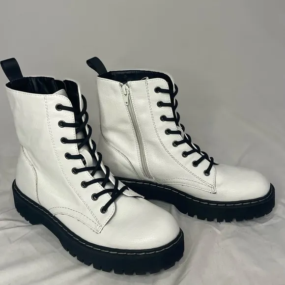 Sincerley Jules Harley white Combat Boot Laceup brand New size 9