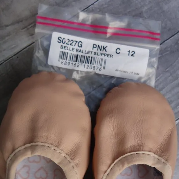 Size 12 C. BLOCH children's BELLE leather ballet shoes.