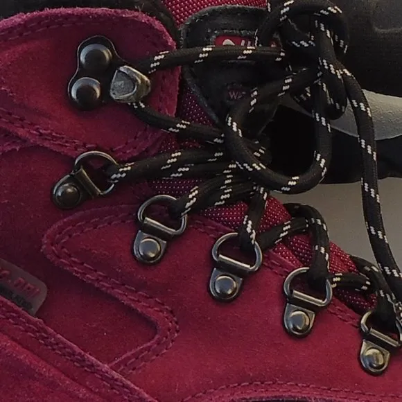 SIZE 5. Kids Hi-Tec IGLOO JR. hiking boots.