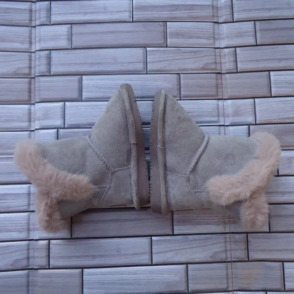SIZE 8. BearPaw GWEN toddler girl suede winter boots.