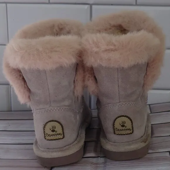 SIZE 8. BearPaw GWEN toddler girl suede winter boots.