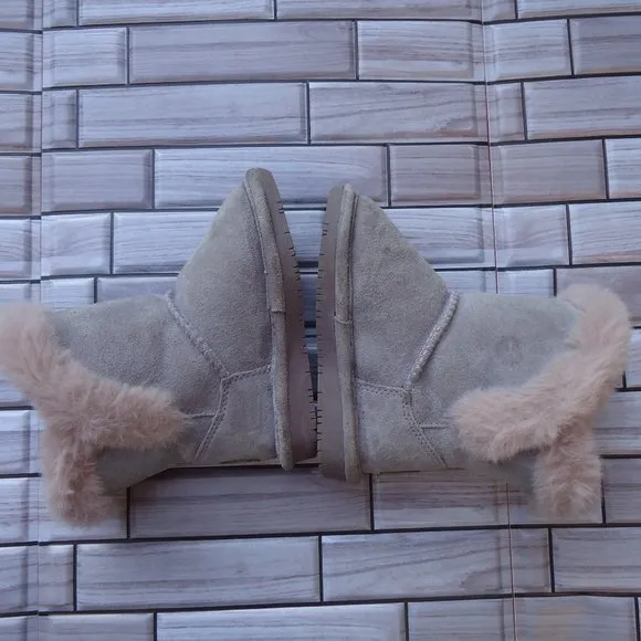 SIZE 8. BearPaw GWEN toddler girl suede winter boots.