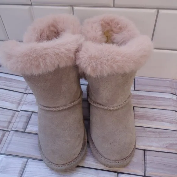 SIZE 8. BearPaw GWEN toddler girl suede winter boots.