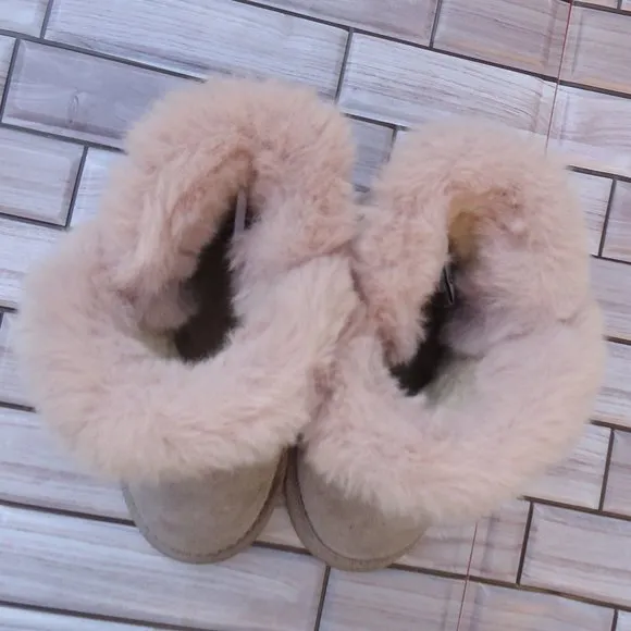 SIZE 8. BearPaw GWEN toddler girl suede winter boots.