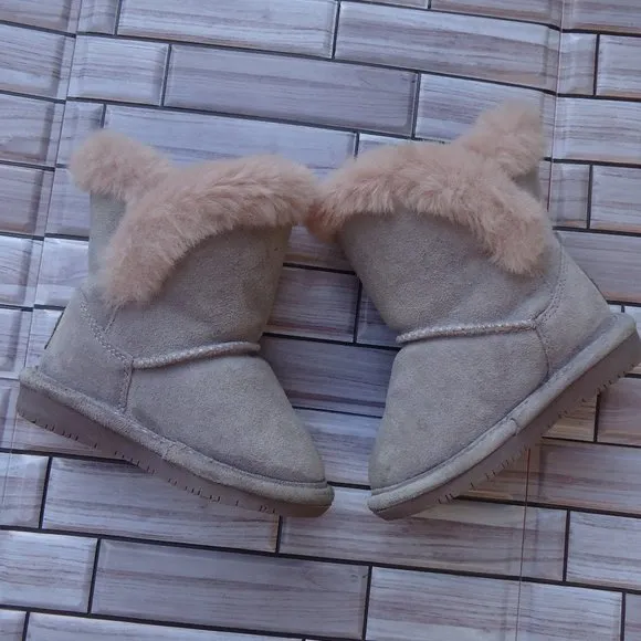 SIZE 8. BearPaw GWEN toddler girl suede winter boots.