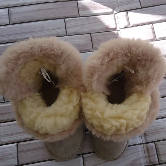 SIZE 8. BearPaw GWEN toddler girl suede winter boots.
