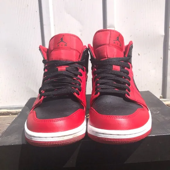 Size 8 - Jordan 1 Mid Reverse Bred