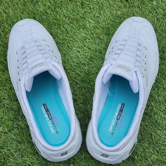 Skechers D'LITEs - Women's Sneakers - SIZE 11