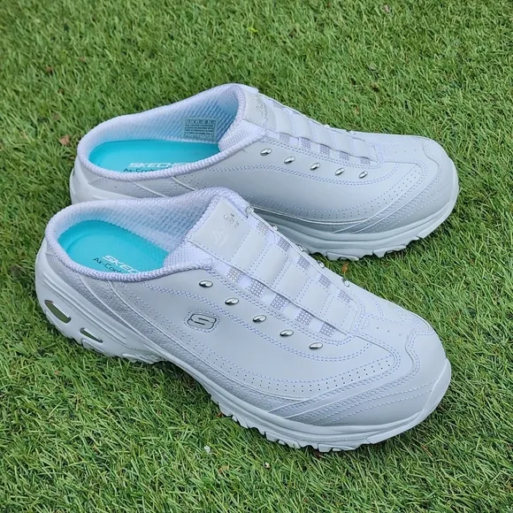 Skechers D'LITEs - Women's Sneakers - SIZE 11