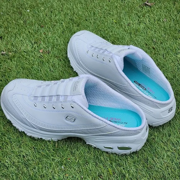 Skechers D'LITEs - Women's Sneakers - SIZE 11