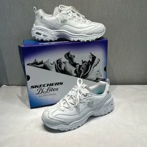 Skechers D’Lites Fresh Start Sneakers Tennis Shoes Sz 9 White Silver