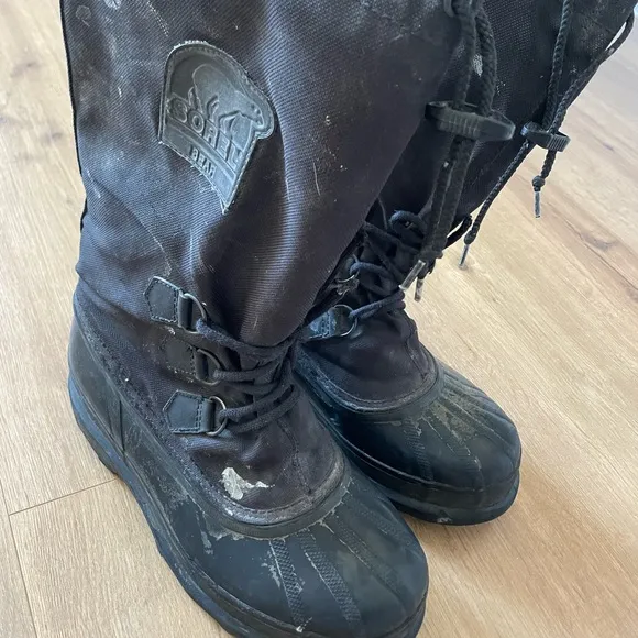 Sorel Bear Boots Men’s Black Winter Boots Size 9 Used