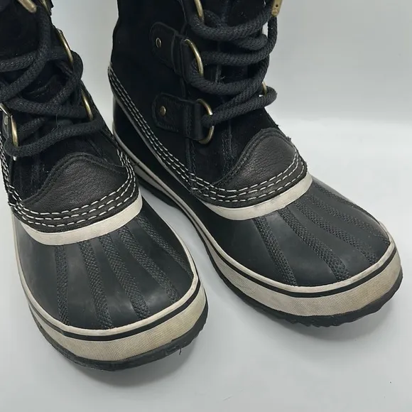Sorel Black and Tan Winter Boots with Faux Fur Trim