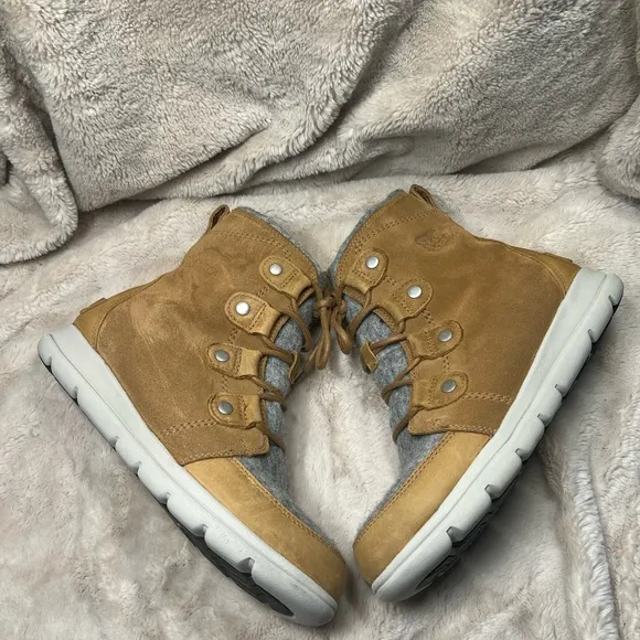 Sorel Explorer Joan Waterproof Winter Boots Tan Women's Size 9