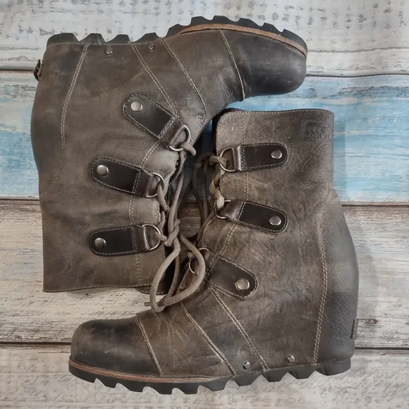 Sorel Joan of Arc Brown Leather lace up Wedge boots
