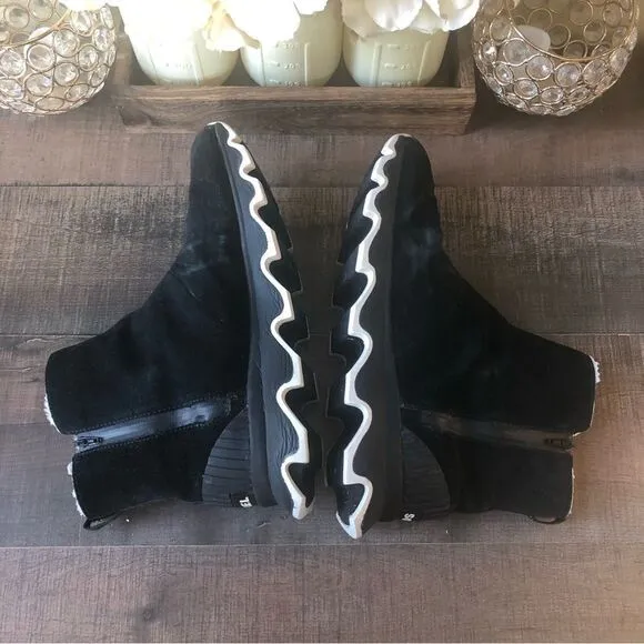 Sorel Kinetic Short Waterproof Winter Boots