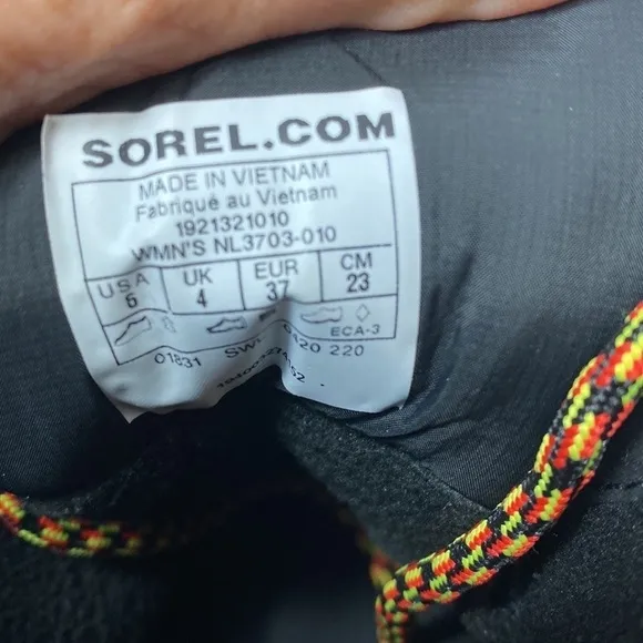Sorel Lennox black lace up winter boots size 6 NWOB