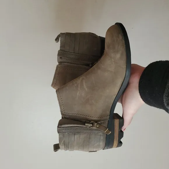Sorel Lolla Booties Size Womens 7.5 Tan Brown Low Heel