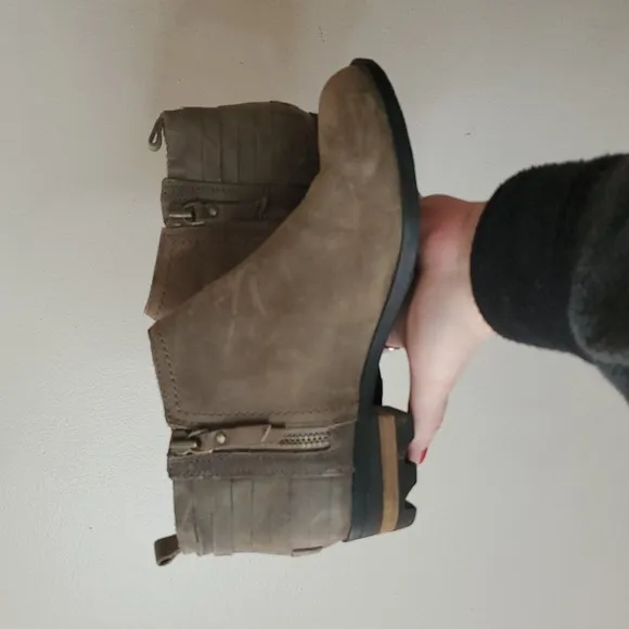 Sorel Lolla Booties Size Womens 7.5 Tan Brown Low Heel