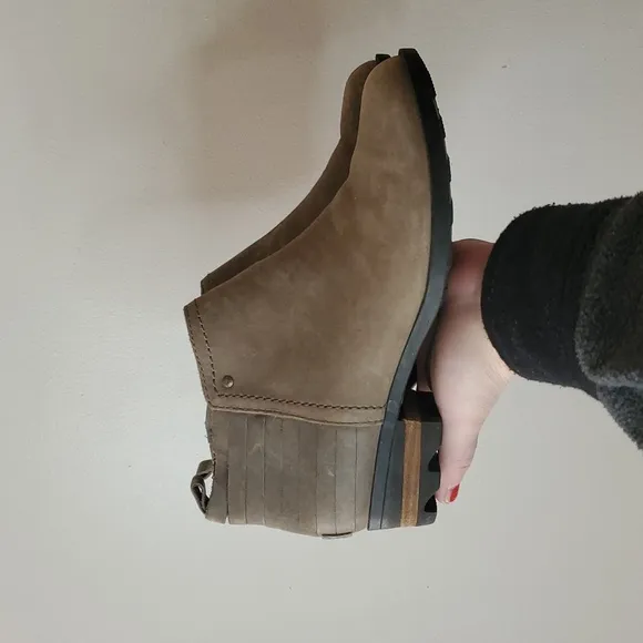Sorel Lolla Booties Size Womens 7.5 Tan Brown Low Heel