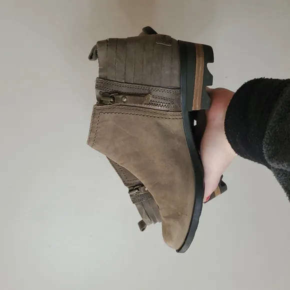 Sorel Lolla Booties Size Womens 7.5 Tan Brown Low Heel