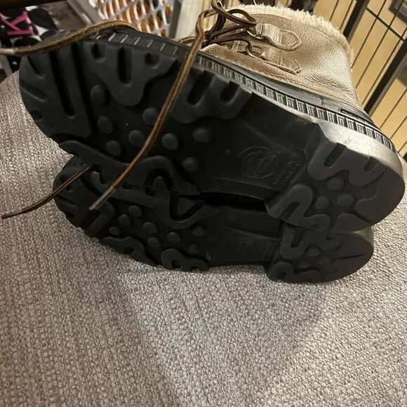 Sorel size 4 winter boots