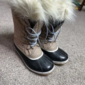 Sorel Tan and Black Fur-Lined Winter Boots 🖤