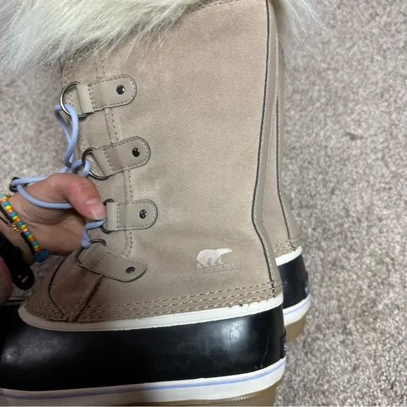 Sorel Tan and Black Fur-Lined Winter Boots 🖤