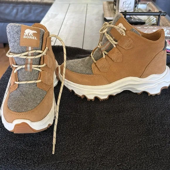 Sorel Tan and Gray Winter Boots with Wool-Textile Design