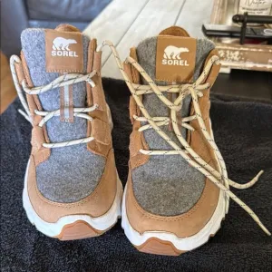 Sorel Tan and Gray Winter Boots with Wool-Textile Design