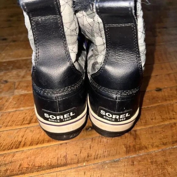 Sorel Tivoli plaid plaid purple lace up 9.5 winter boots