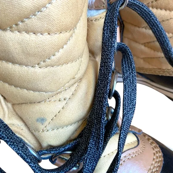 Sorel Waterproof Winter Boot SZ 1 Youth