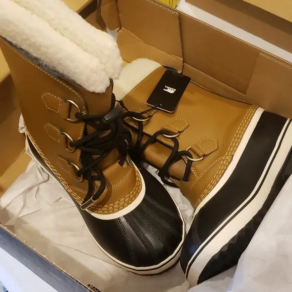 SOREL Winter Boots For Kids size 4