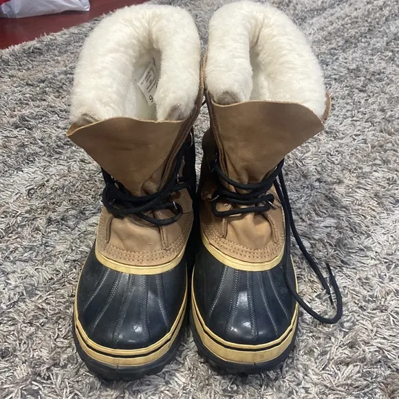 Sorel womens Caribou winter boots sz 9