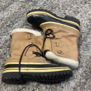 Sorel womens Caribou winter boots sz 9