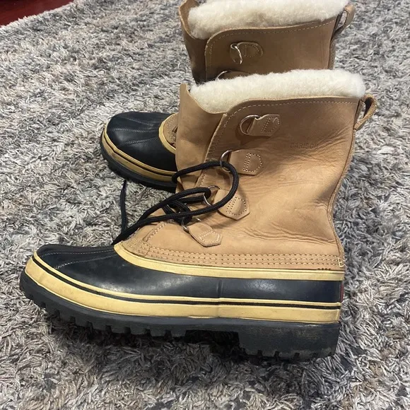 Sorel womens Caribou winter boots sz 9