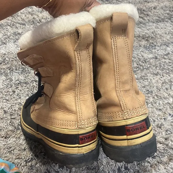 Sorel womens Caribou winter boots sz 9