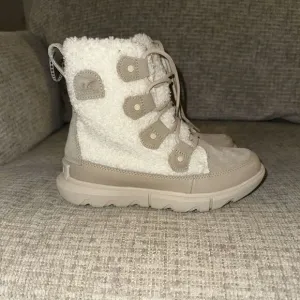 Sorel Women's Explorer II Joan Teddy Boots‎ size 5 NWT!