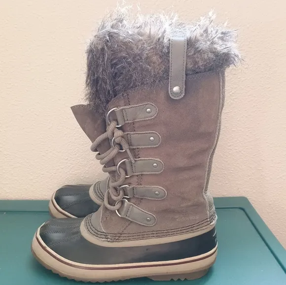 Sorel Womens Joan of Arctic Stylish Winter Boots Size 7 Waterproof Faux Fur