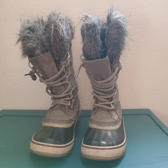 Sorel Womens Joan of Arctic Stylish Winter Boots Size 7 Waterproof Faux Fur