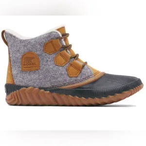 Sorel women’s Out ‘N  About plus boot Gray and Tan Winter Boots/ size 6